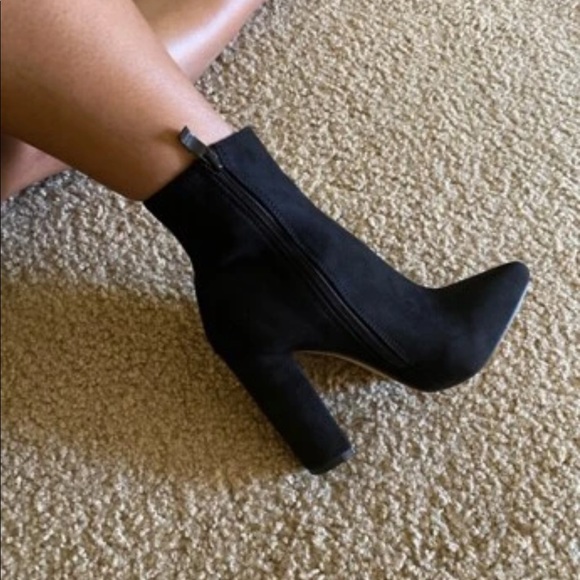Black heeled boots - Picture 2 of 4